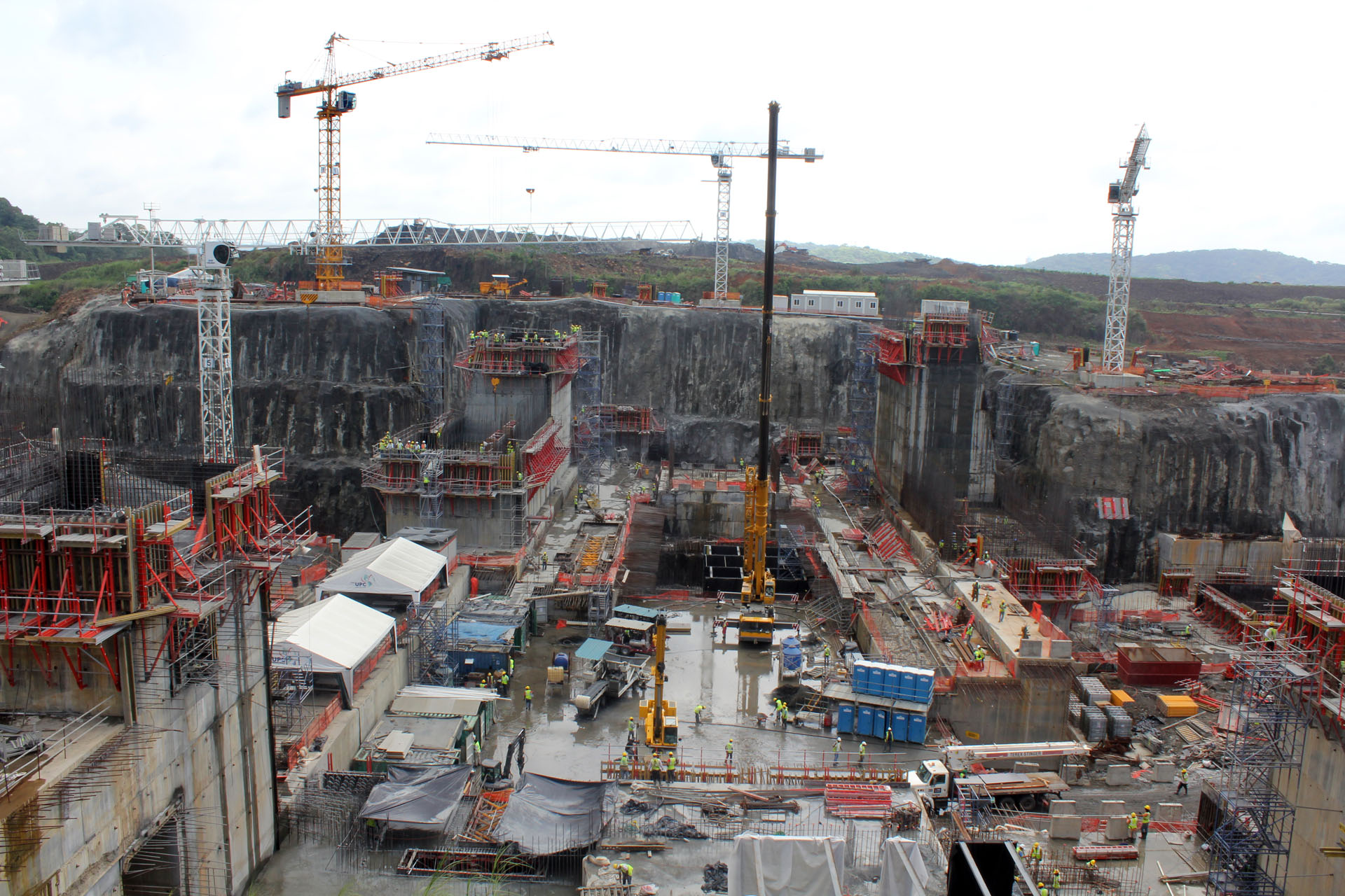 Kontrolle über den Hinterhof - latinomedia